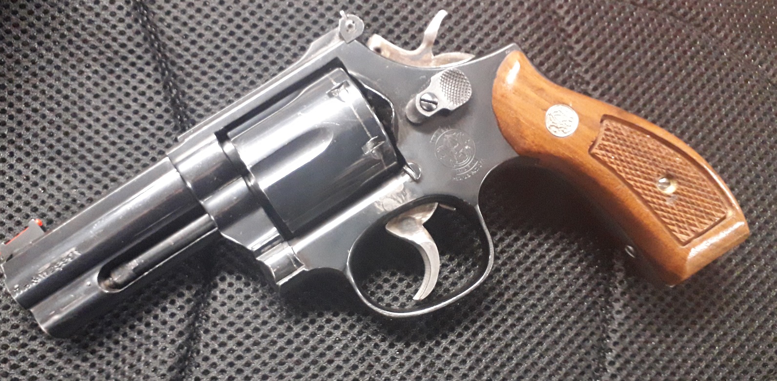 S&W Model 586 no dash Distinguished Combat Magnum